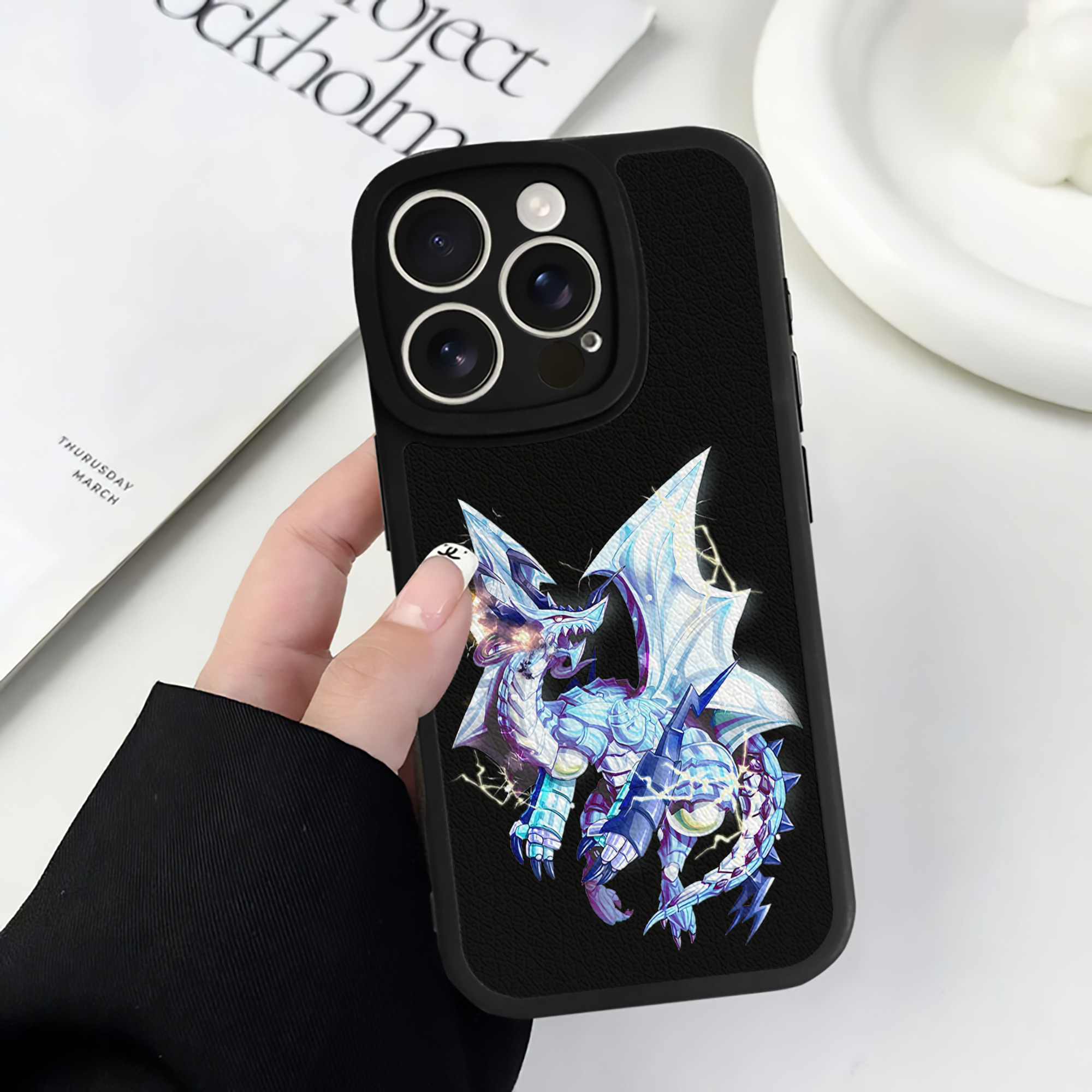 遊☆戯☆王 Yu-Gi-Oh! 【iPhone 16シリーズ対応】シリコンスマホケース（レザー調） 材質：シリコン